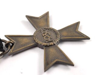 Kriegsverdienstkreuz 2. Klasse 1939 , Buntmetall , undeutliche Markierung im Bandring, am Band
