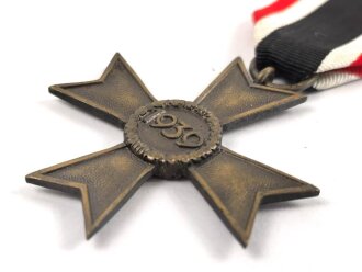 Kriegsverdienstkreuz 2. Klasse 1939 , Buntmetall , undeutliche Markierung im Bandring, am Band
