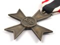 Kriegsverdienstkreuz 2. Klasse 1939 , Buntmetall , undeutliche Markierung im Bandring, am Band