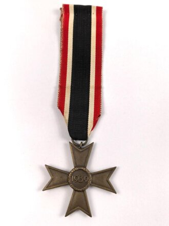Kriegsverdienstkreuz 2. Klasse 1939 , Buntmetall, ohne Herstellermarkierung, am Band