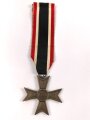 Kriegsverdienstkreuz 2. Klasse 1939 , Buntmetall, ohne Herstellermarkierung, am Band