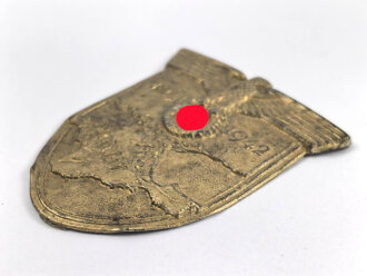 Krimschild 1941/ 1942. Eisen mit goldbronze angemalt, Splinte abgebrochen, Klebstoffreste Rückseitig