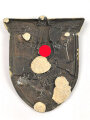 Krimschild 1941/ 1942. Eisen mit goldbronze angemalt, Splinte abgebrochen, Klebstoffreste Rückseitig