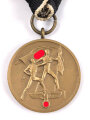 Medaille zur Erinnerung an den 1.Oktober 1938 Anschluss Sudetenland. Am Dreiecksband in der österreichischen Trageweise