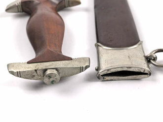 SA Dienstdolch Modell 1933. Guter Gesamtzustand, Klingenhersteller "C. Gustav Spitzer Solingen" Ungereinigtes, zusammengehöriges Stück