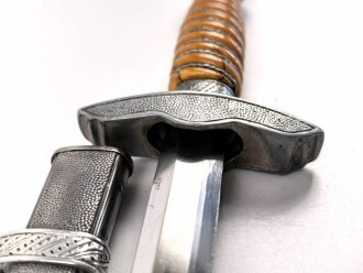 Dolch für Offiziere der Luftwaffe, die Klinge ohne Hersteller, das Griffstück defekt.