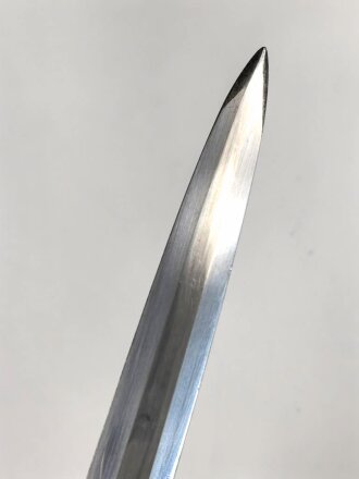 Dolch für Offiziere der Luftwaffe, die Klinge ohne Hersteller, das Griffstück defekt.