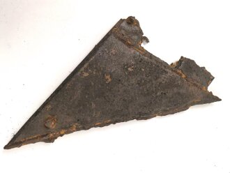 Panzerplatte Wehrmacht, laut Vorbesitzer höchstwahrscheinlich von einem Sturmgeschütz. Maße etwa 50 x 50 x 70cm, etwa 3,5cm dick, wiegt unverpackt 21kg