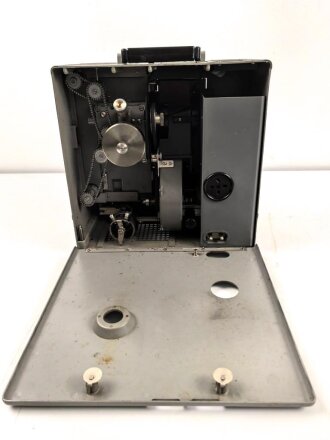 Luftwaffe Schmalfilmgerät KINOX S, Hersteller Zeiss Ikon für 16mm Filme. Optisch gut, Funktion nicht geprüft. Ein Film und zwei leere Filmbehälter enthalten