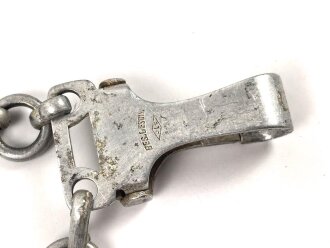 Luftwaffe "Borddolch" für Flugzeugbesatzungen. Aluminiumausführung, die Sonnenräder vergoldet. Saubere Klinge ohne Hersteller, die Scheide mit deutlichen Altersspuren.