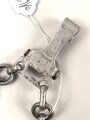 Luftwaffe "Borddolch" für Flugzeugbesatzungen. Aluminiumausführung, die Sonnenräder vergoldet. Saubere Klinge ohne Hersteller, die Scheide mit deutlichen Altersspuren.