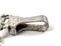 Luftwaffe "Borddolch" für Flugzeugbesatzungen. Aluminiumausführung, die Sonnenräder vergoldet. Saubere Klinge ohne Hersteller, die Scheide mit deutlichen Altersspuren.