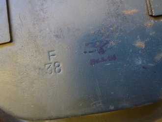 Gasmaskendose M38, originale Südfrontlackierung, selten