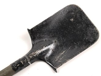 Kaiserreich und 1. Weltkrieg, Spaten Modell 1874. Überlackiertes Stück ohne erkennbare Stempelung