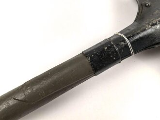 Kaiserreich und 1. Weltkrieg, Spaten Modell 1874. Überlackiertes Stück ohne erkennbare Stempelung