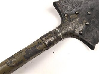 Kaiserreich und 1. Weltkrieg, Spaten Modell 1874. Überlackiertes Stück ohne erkennbare Stempelung