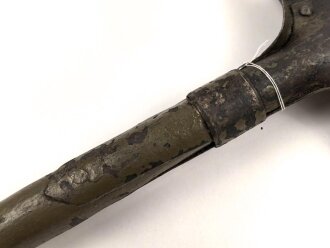Kaiserreich und 1. Weltkrieg, Spaten Modell 1874. Überlackiertes Stück ohne erkennbare Stempelung