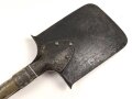 Kaiserreich und 1. Weltkrieg, Spaten Modell 1874. Überlackiertes Stück ohne erkennbare Stempelung