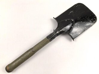 Kaiserreich und 1. Weltkrieg, Spaten Modell 1874. Überlackiertes Stück ohne erkennbare Stempelung