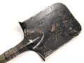 Kaiserreich und 1. Weltkrieg, Spaten Modell 1874. Überlackiertes Stück ohne erkennbare Stempelung