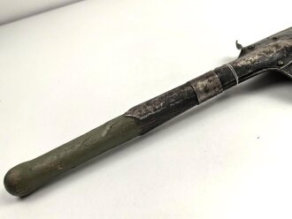 Kaiserreich und 1. Weltkrieg, Spaten Modell 1874. Überlackiertes Stück ohne erkennbare Stempelung