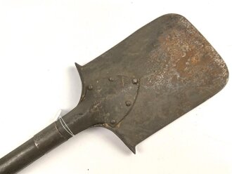 Kaiserreich und 1. Weltkrieg, Spaten Modell 1874. Überlackiertes Stück ohne erkennbare Stempelung