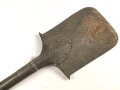 Kaiserreich und 1. Weltkrieg, Spaten Modell 1874. Überlackiertes Stück ohne erkennbare Stempelung