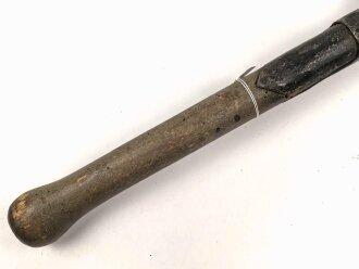 Kaiserreich und 1. Weltkrieg, Spaten Modell 1898, ungereinigt, das Holz wurmstichig