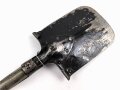 Kaiserreich und 1. Weltkrieg, Spaten Modell 1898, überlackiertes Stück mit Herstellerstempel