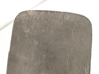 Frankreich 1. Weltkrieg, Spaten ohne Hersteller. Blatt gerissen. Aufgrund der Stempelung auf der linken Seite des Blattes gehe ich von Frankreich aus, typischer "Linnenmann" Spaten, der so auch in einigen anderen Ländern Verwendung fand.