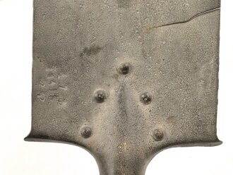 Frankreich 1. Weltkrieg, Spaten ohne Hersteller. Blatt gerissen. Aufgrund der Stempelung auf der linken Seite des Blattes gehe ich von Frankreich aus, typischer "Linnenmann" Spaten, der so auch in einigen anderen Ländern Verwendung fand.