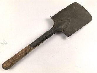 Frankreich 1. Weltkrieg, Spaten ohne Hersteller. Blatt gerissen. Aufgrund der Stempelung auf der linken Seite des Blattes gehe ich von Frankreich aus, typischer "Linnenmann" Spaten, der so auch in einigen anderen Ländern Verwendung fand.