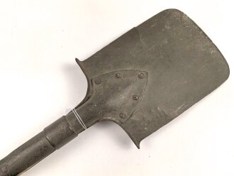 Frankreich 1. Weltkrieg, Spaten ohne Hersteller. Blatt gerissen. Aufgrund der Stempelung auf der linken Seite des Blattes gehe ich von Frankreich aus, typischer "Linnenmann" Spaten, der so auch in einigen anderen Ländern Verwendung fand.