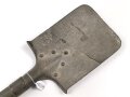 Frankreich 1. Weltkrieg, Spaten ohne Hersteller. Blatt gerissen. Aufgrund der Stempelung auf der linken Seite des Blattes gehe ich von Frankreich aus, typischer "Linnenmann" Spaten, der so auch in einigen anderen Ländern Verwendung fand.