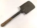 Frankreich 1. Weltkrieg, Spaten ohne Hersteller. Blatt gerissen. Aufgrund der Stempelung auf der linken Seite des Blattes gehe ich von Frankreich aus, typischer "Linnenmann" Spaten, der so auch in einigen anderen Ländern Verwendung fand.