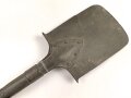 Frankreich 1. Weltkrieg, Spaten ohne Hersteller. Blatt gerissen. Aufgrund der Stempelung auf der linken Seite des Blattes gehe ich von Frankreich aus, typischer "Linnenmann" Spaten, der so auch in einigen anderen Ländern Verwendung fand.