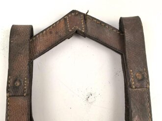 Tschechoslowakei nach 1945, Spatenleder ungereinigt, Leder zum Teil trocken