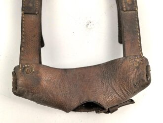 Tschechoslowakei nach 1945, Spatenleder ungereinigt, Leder zum Teil trocken