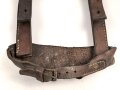 Tschechoslowakei nach 1945, Spatenleder ungereinigt, Leder zum Teil trocken