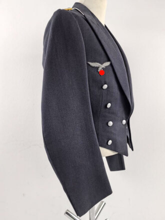 Luftwaffe, Weste und Jacke zum Gesellschaftsanzug. Beides mit Schneideretikett von Miltenberger Dresden für einen Leutnant Kellner, datiert 1937. Sehr guter Zustand, der Brustadler original vernäht.
