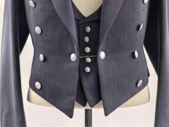 Luftwaffe, Weste und Jacke zum Gesellschaftsanzug. Beides mit Schneideretikett von Miltenberger Dresden für einen Leutnant Kellner, datiert 1937. Sehr guter Zustand, der Brustadler original vernäht.