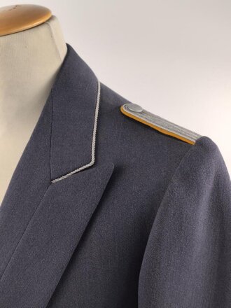 Luftwaffe, Weste und Jacke zum Gesellschaftsanzug. Beides mit Schneideretikett von Miltenberger Dresden für einen Leutnant Kellner, datiert 1937. Sehr guter Zustand, der Brustadler original vernäht.