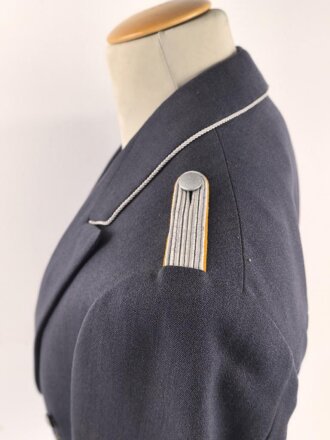 Luftwaffe, Weste und Jacke zum Gesellschaftsanzug. Beides mit Schneideretikett von Miltenberger Dresden für einen Leutnant Kellner, datiert 1937. Sehr guter Zustand, der Brustadler original vernäht.