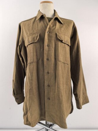 U.S. Army 2. Weltkrieg, Hemd für Mannschaften, spezielle Ausführung mit " gas flap",. Getragenes Stück, Grösse 15 1/2 - 33