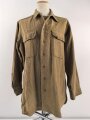 U.S. Army 2. Weltkrieg, Hemd für Mannschaften, spezielle Ausführung mit " gas flap",. Getragenes Stück, Grösse 15 1/2 - 33