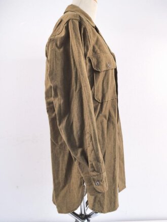 U.S. Army 2. Weltkrieg, Hemd für Mannschaften, spezielle Ausführung mit " gas flap",. Getragenes Stück, Grösse 15 1/2 - 33