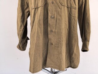U.S. Army 2. Weltkrieg, Hemd für Mannschaften, spezielle Ausführung mit " gas flap",. Getragenes Stück, Grösse 15 1/2 - 33