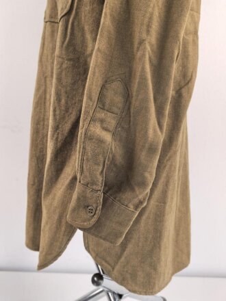 U.S. Army 2. Weltkrieg, Hemd für Mannschaften, spezielle Ausführung mit " gas flap",. Getragenes Stück, Grösse 15 1/2 - 33