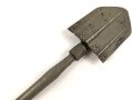 Klappspaten Wehrmacht. überlackiertes Stück , kein Hersteller erkennbar. Ungereinigt