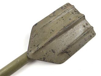 Klappspaten Wehrmacht. überlackiertes Stück , kein Hersteller erkennbar. Ungereinigt
